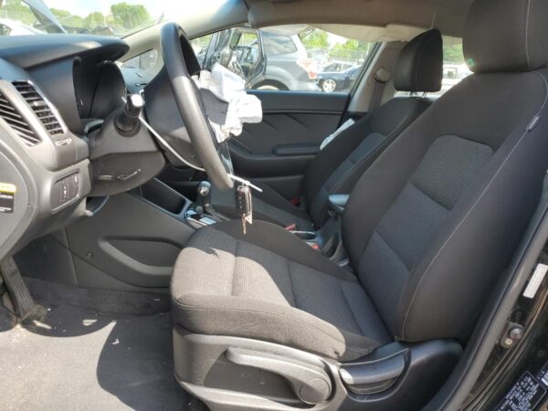 KIA FORTE 2017 - Imagen 8