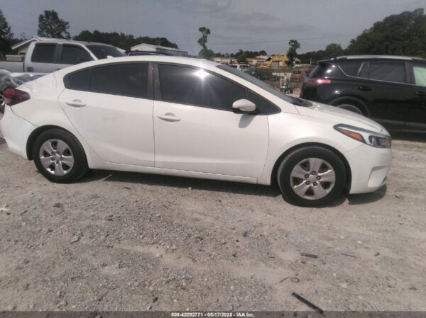 KIA FORTE 2017 - Imagen 6